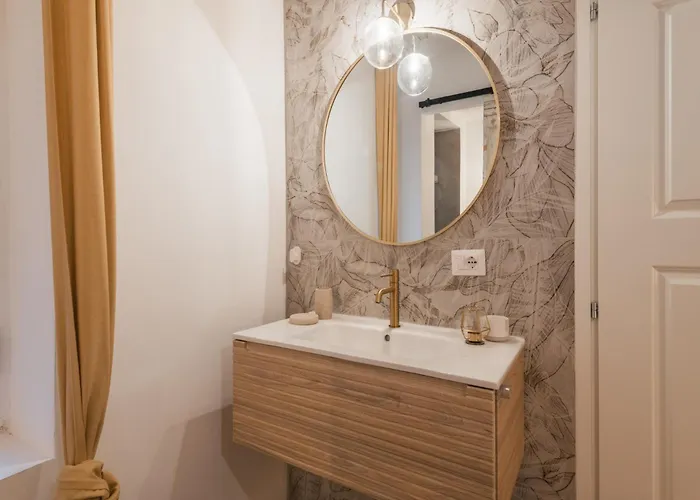 The Rent - Charming Two-bedroom Near The Vatican *
