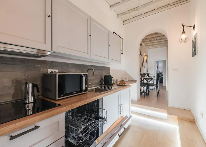The Rent - Charming Two-bedroom Near The Vatican *